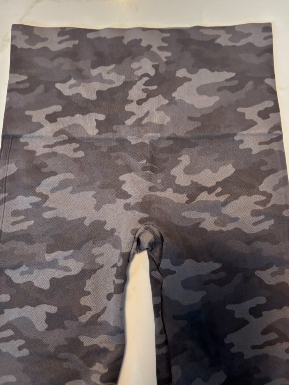 Brand new SPANX camo leggings / tights - Sz M - Picture 3 of 3